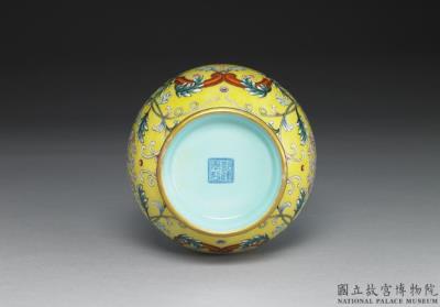 图片[3]-Mallet-shaped vase with auspicious pattern on a yellow ground in yangcai painted enamels, Qianlong reign (1736-1795), Qing dynasty-China Archive